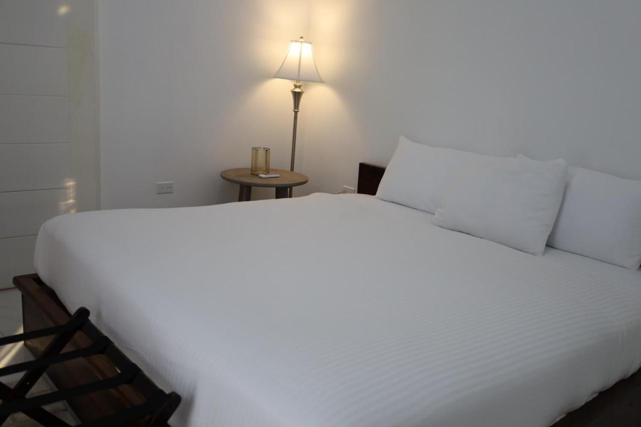 The Ellysian Boutique Hotel Placencia Bagian luar foto